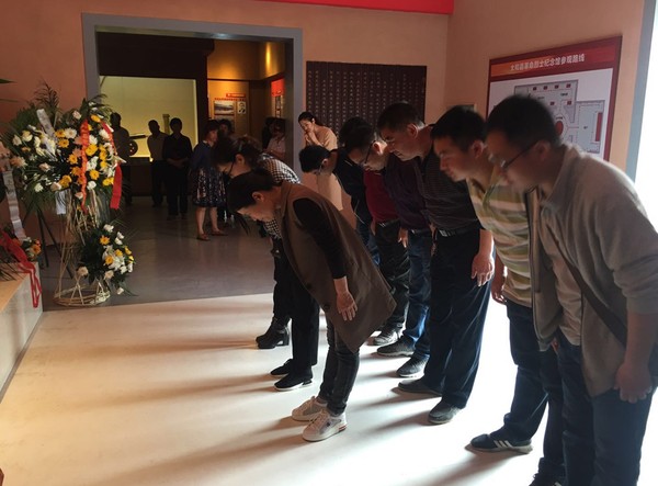 太和县编办清明节到烈士纪念馆缅怀先烈2.png