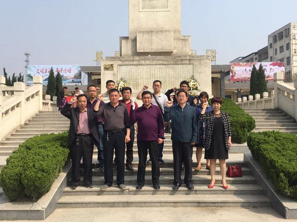 太和县编办清明节到烈士纪念馆缅怀先烈1.png