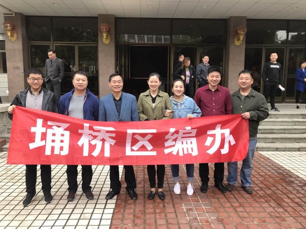 区编办积极参加现场读书活动.jpg