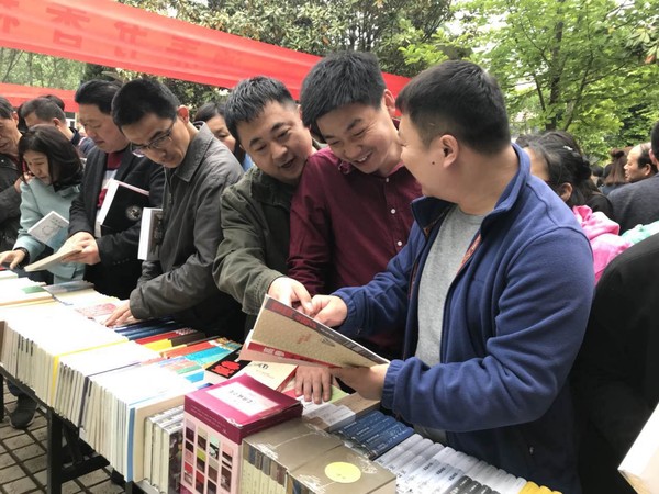 现场读书活动.jpg