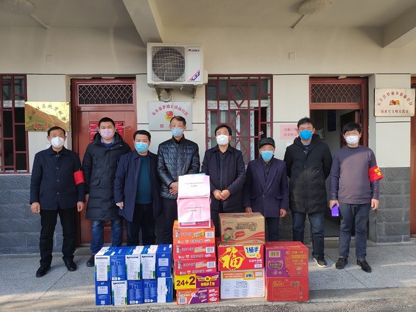 2月12日赴徐庙社区慰问看望一线抗疫人员 (1).jpg
